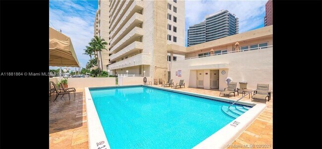 Foto del edificio - 2200 NE 33rd Ave