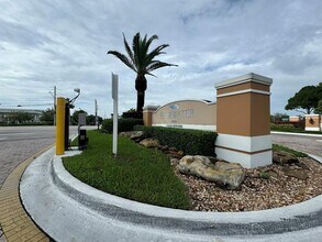 Building Photo - 9033 Wiles Rd