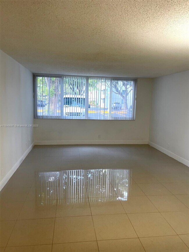 Building Photo - 9001 SW 77th Ave