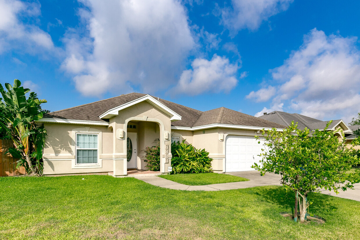 Foto principal - 7005 Madiera Dr