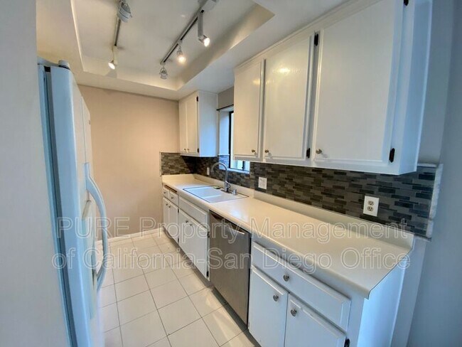 Building Photo - 3667 Marlesta Dr