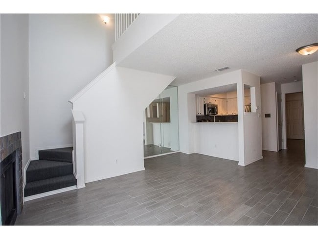 Building Photo - 3125 Sondra Dr