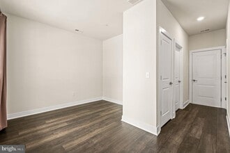 Building Photo - 127 Gaslight Aly