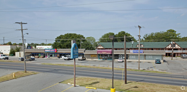 Versailles Apartments Tulsa