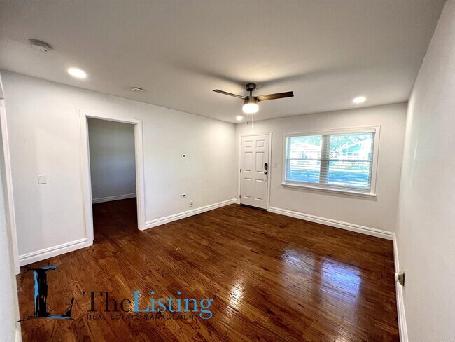 Foto del edificio - 5905 N Tampa St