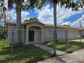 Building Photo - 1351 NW 9th Ct