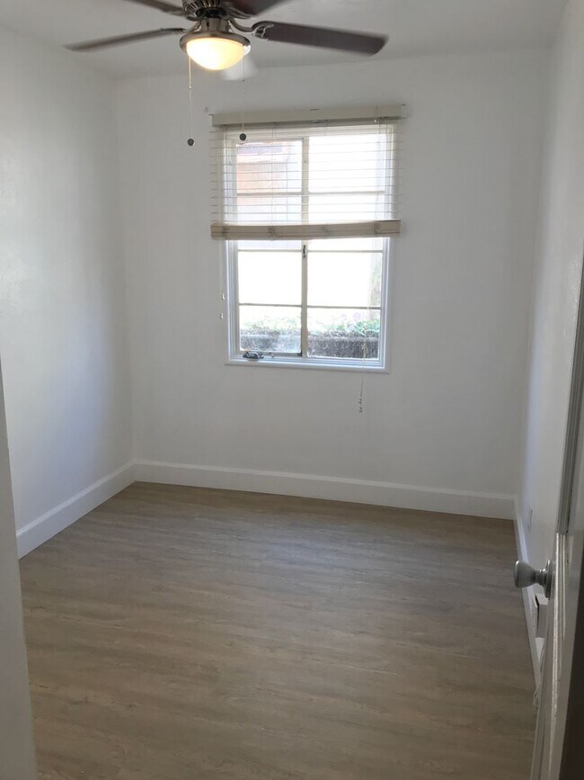 Foto del edificio - First Floor Room in an old convent--Female...