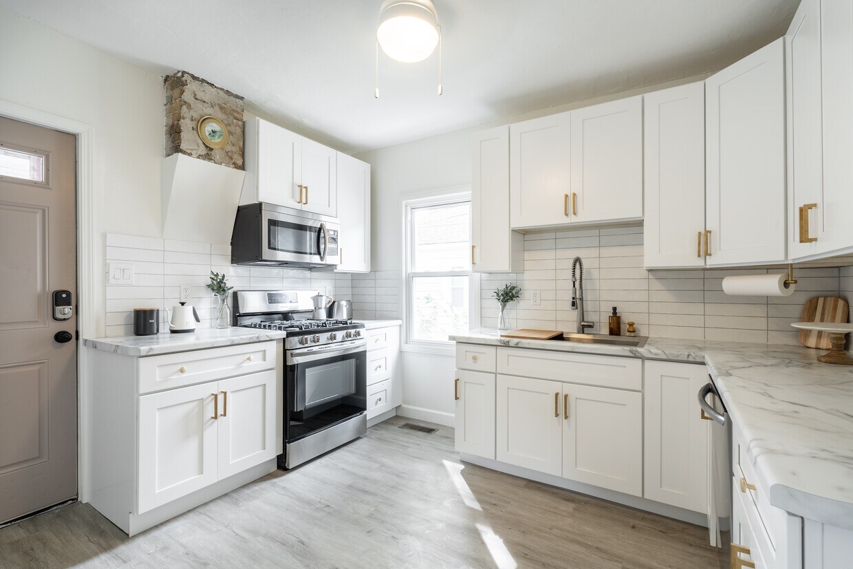 Foto principal - 823 E Lincoln Ave