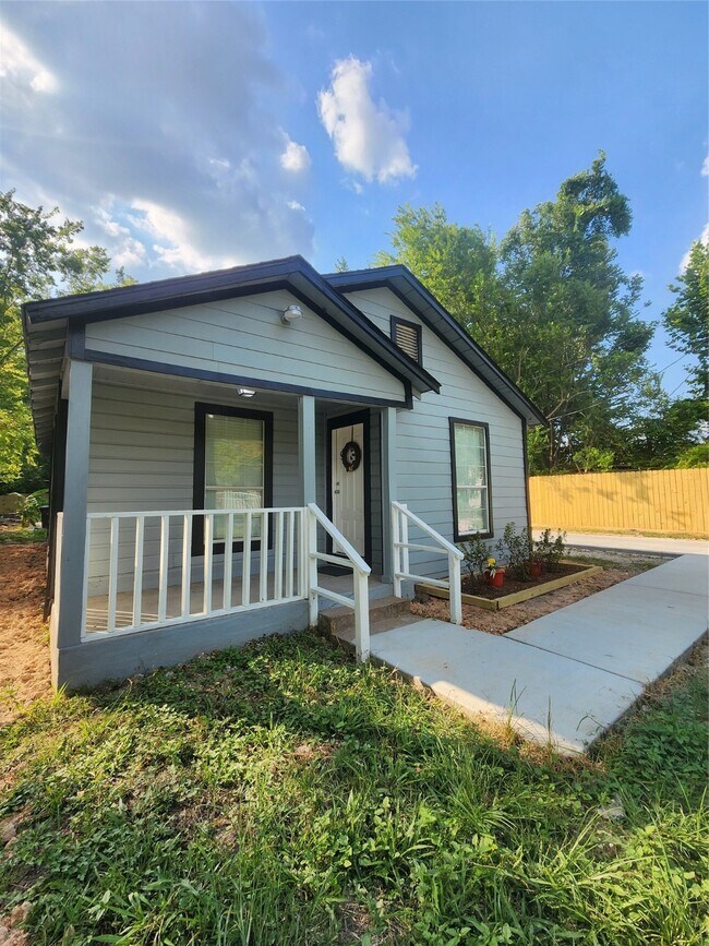 Building Photo - 6203 Hoffman St