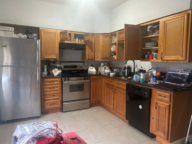 Photo - 1515 W Wilson Ave Apartment