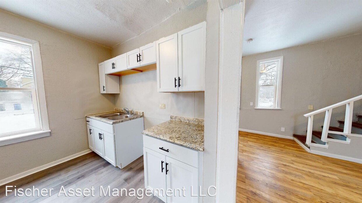Primary Photo - 2 br, 1 bath Apartment - 3347 Seymour Ave....