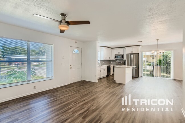 Building Photo - 6316 S Adelia Ave