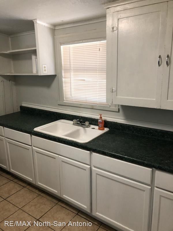 Building Photo - 3 br, 1 bath House - 5218 Sherri Ann