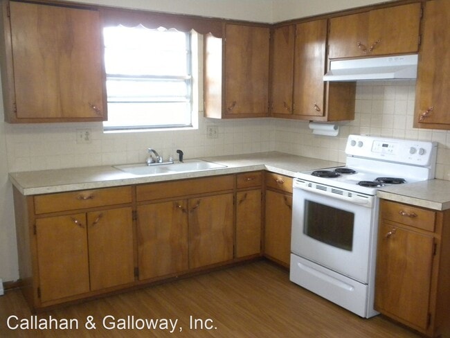 Building Photo - 3200 Martha Dr