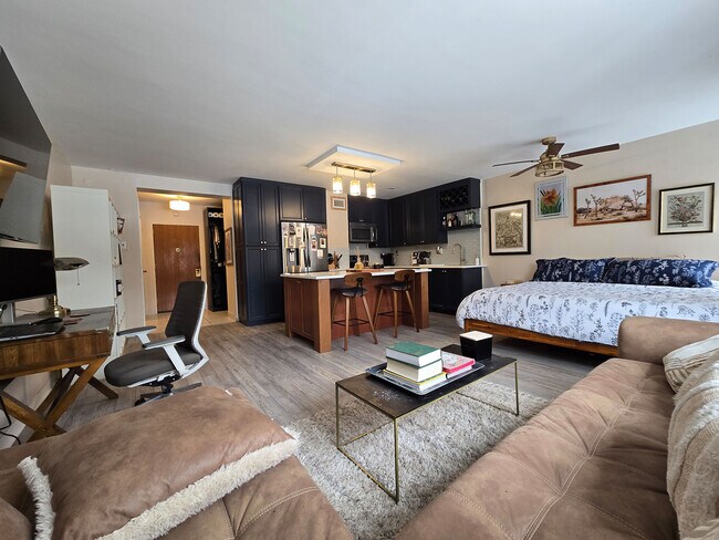 Foto del edificio - 2475 Virginia Ave NW