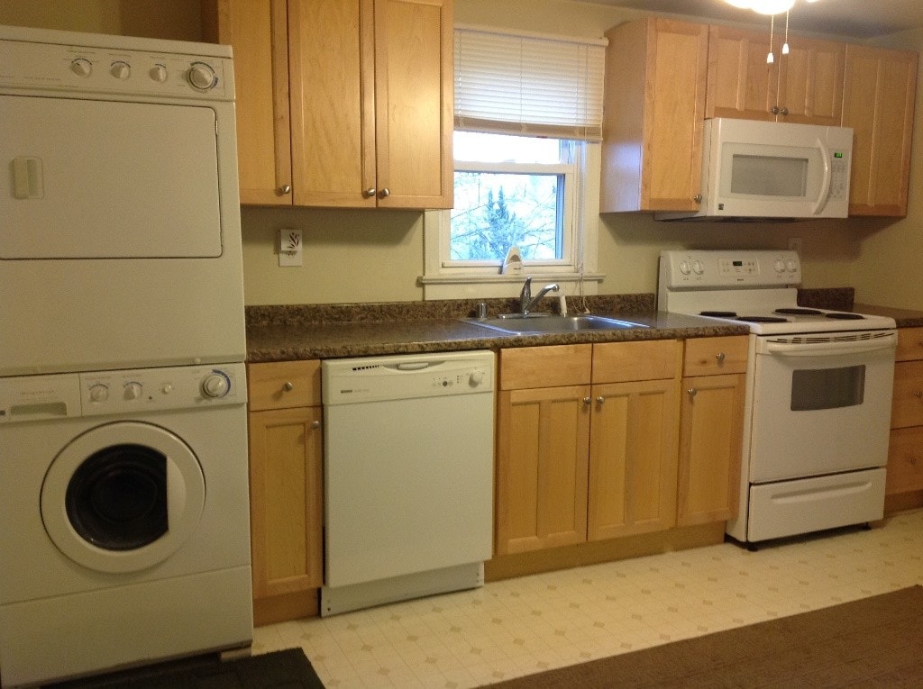 Kitchen - 332 Folsom Ave