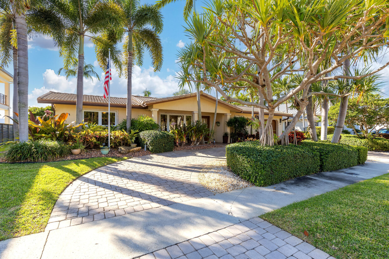 Foto principal - 2650 NE 47th St