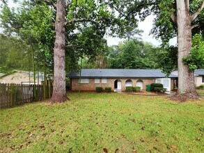 Building Photo - 2830 Knollview Dr
