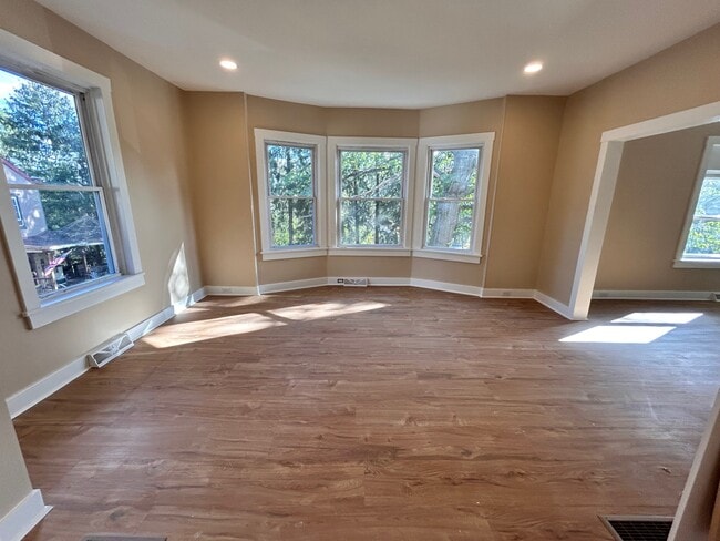Building Photo - 415 Woodside Ave