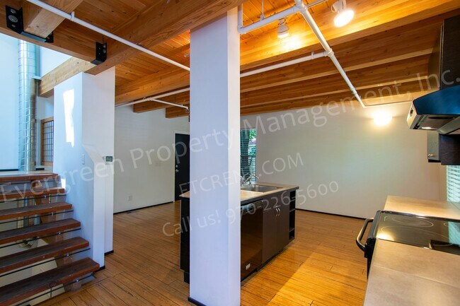 Foto del edificio - 318-320 W Myrtle