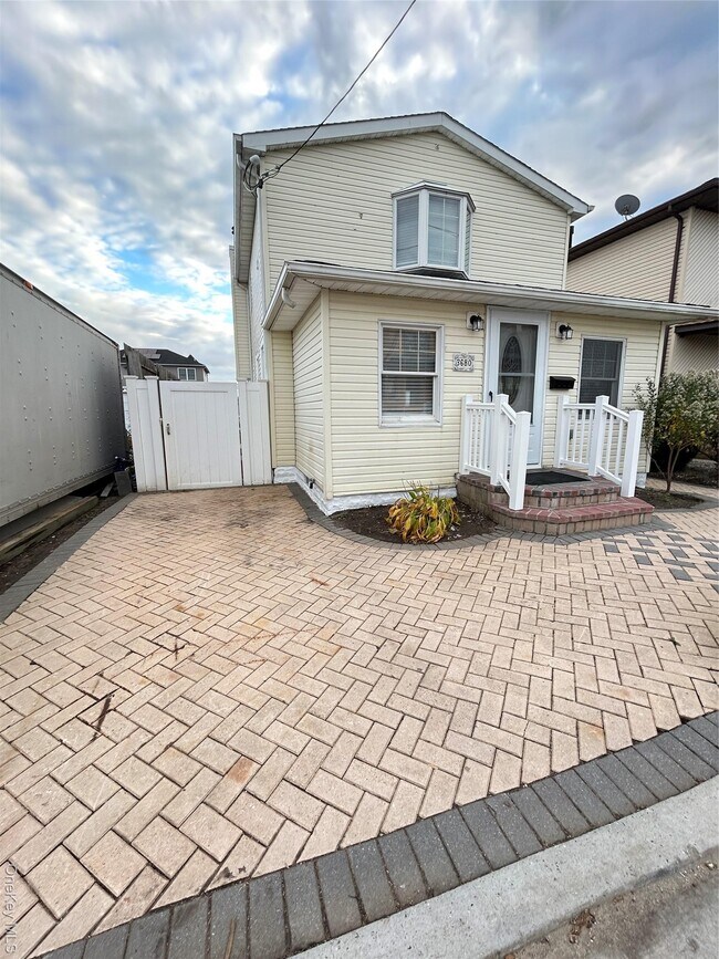 Foto del edificio - 3680 Naomi St