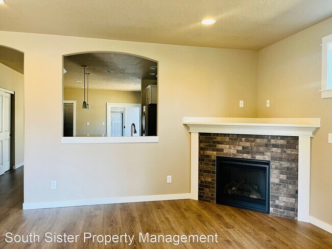 Building Photo - 3 br, 2 bath House - 691 N Meadow Lane