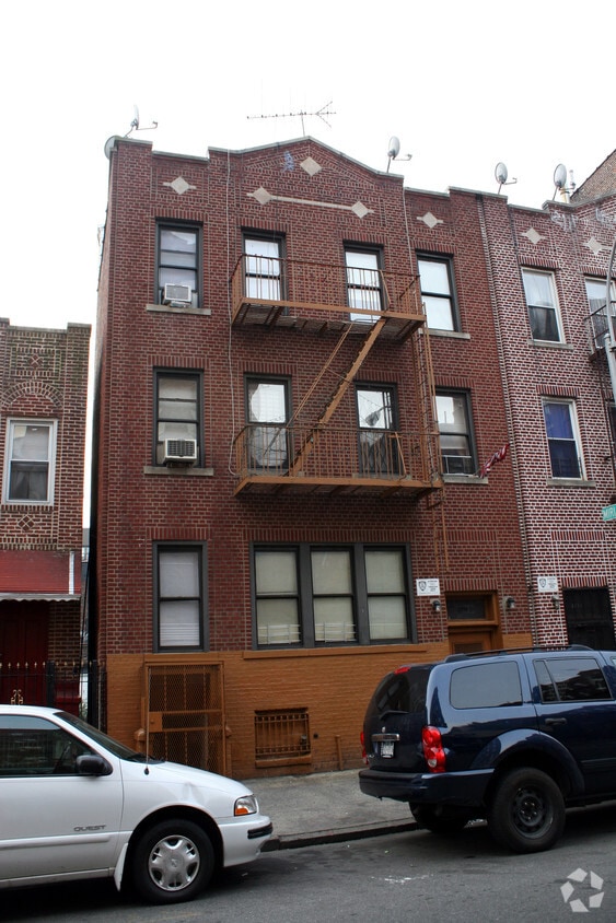 Building Photo - 2778 Valentine Ave