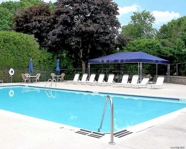 Building Photo - 1404 Sara Cir