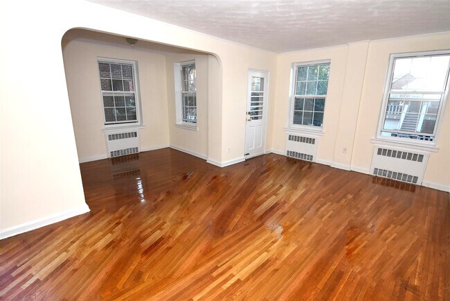 Foto del edificio - 7001 Shore Rd
