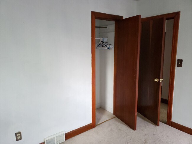 Foto del edificio - 683 Sweet Home Rd