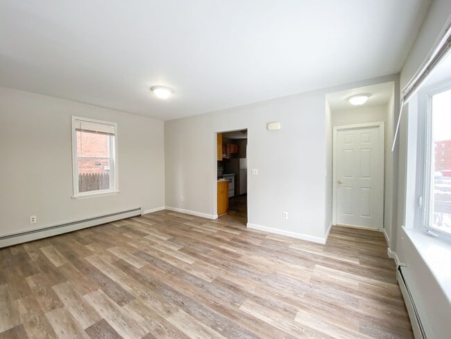 Building Photo - Gorgeous single-family home near Hartford ...