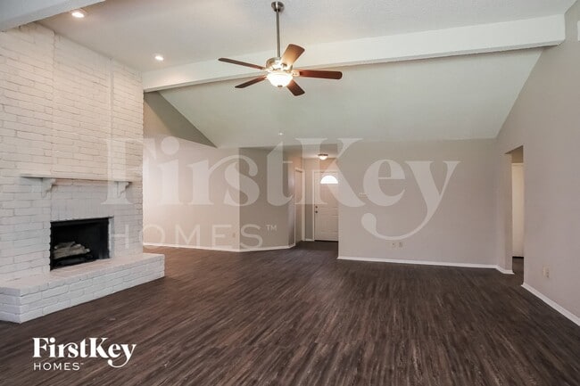 Building Photo - 16411 N Cross Dr