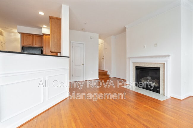 Building Photo - 3546 Carriage Walk Ln