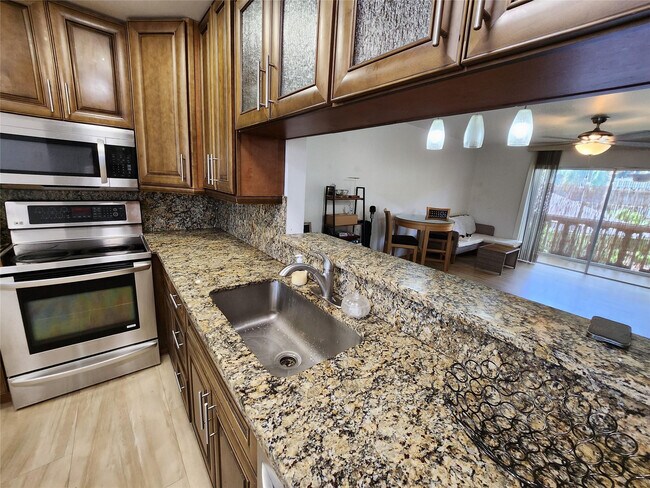 Building Photo - 219 NE 14th Ave