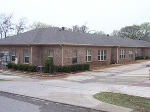 Building Photo - 228 S Line St
