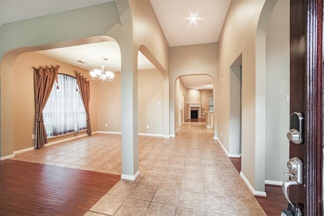 Building Photo - 7726 Trophy Pl Dr