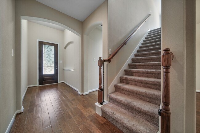 Building Photo - 25208 Forest Ledge Dr