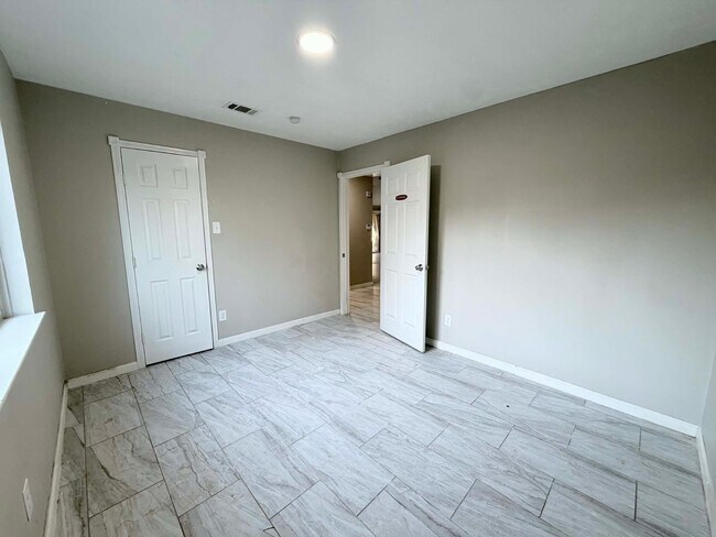 Building Photo - 6610 Campden Dr