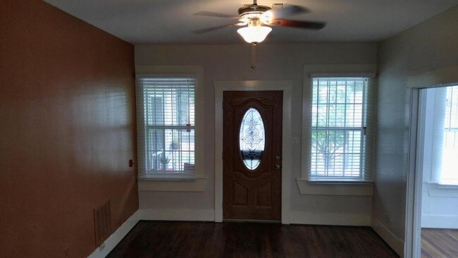 Building Photo - 214 Greenwood St