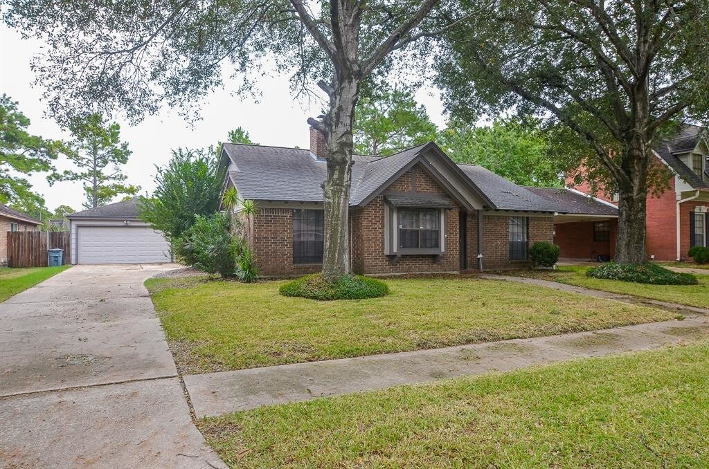 Primary Photo - 8114 Clover Gardens Dr