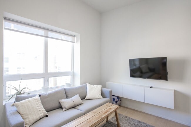 Building Photo - 2 Bed/2 Bath  Modern Condo in the Heart of Adams Morgan