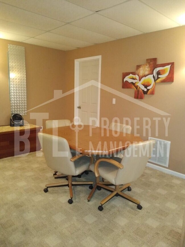 Foto del edificio - 490 Compton Ridge, Unit A