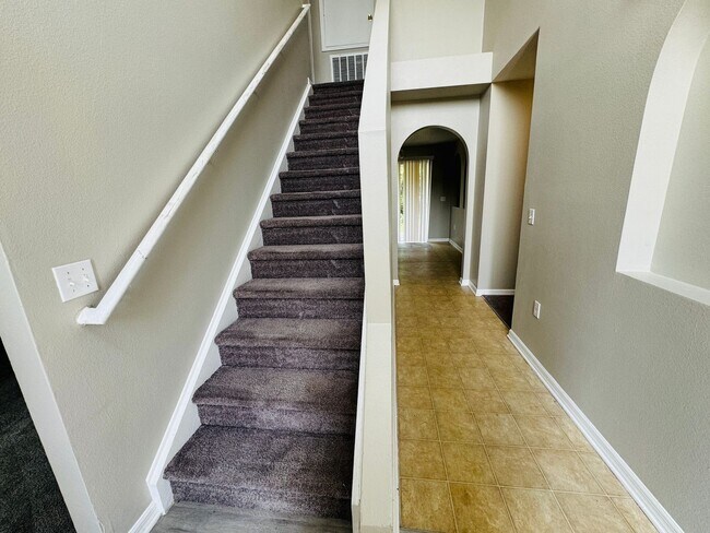 Foto del edificio - Beautiful 2 Story Home Perfect for any Fam...