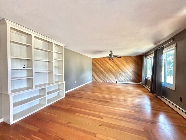 Building Photo - Spacious 4-Bedroom, 2-Bath Home with Room ...