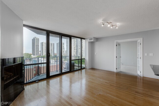 Building Photo - 1309 N Wells St