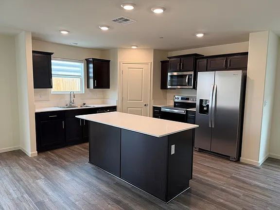 Foto del edificio - 632 Skyler Ln