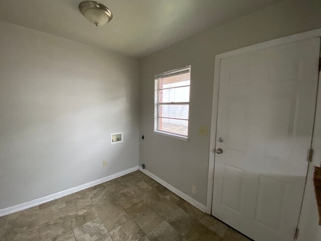 Building Photo - Charming One Bedroom, One Bath in Edmond!
