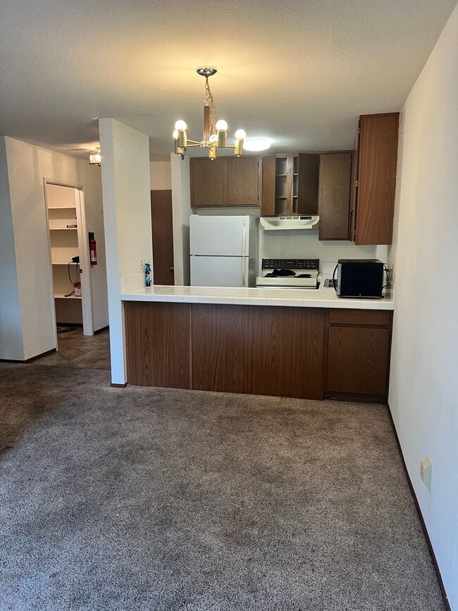Building Photo - 206 Vista Prieta Ct