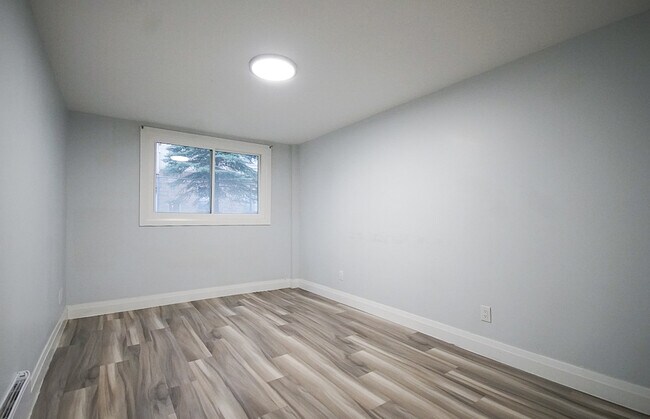 Building Photo - 581 Strasburg Rd