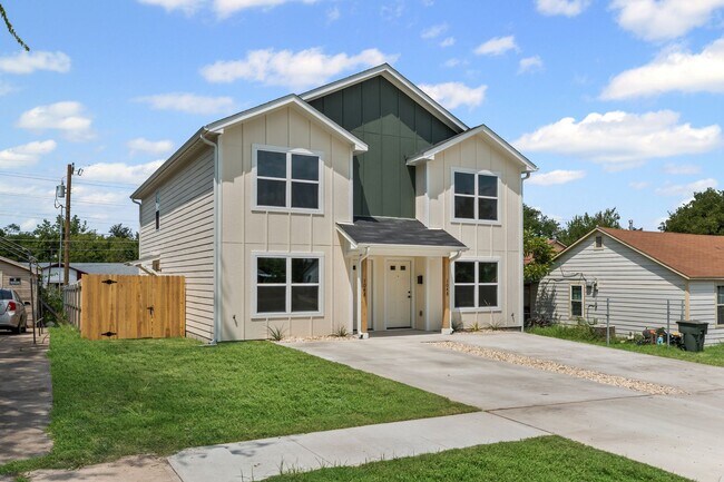 Foto del edificio - Legacy Homes – Brand New Texas Townhome for Rent!
